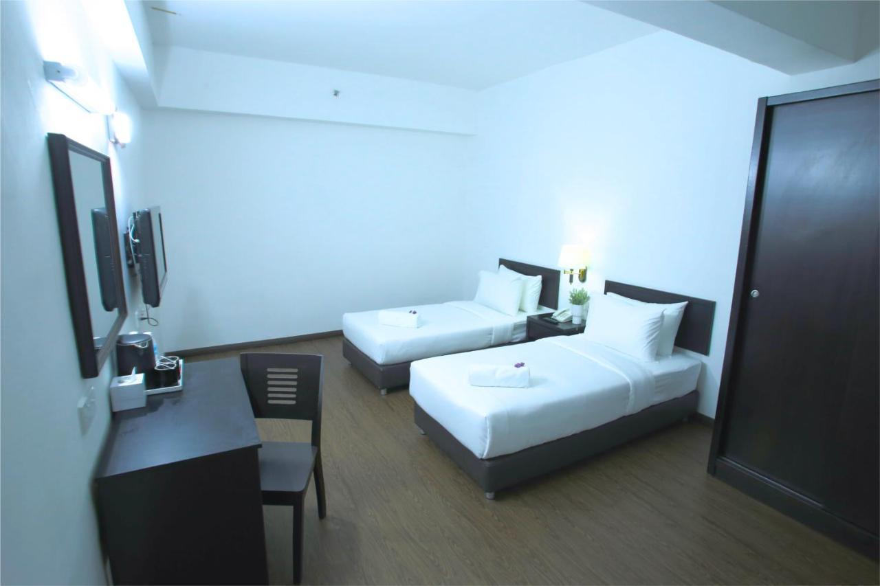 Hotel Pandan Джохор Бахру Екстериор снимка