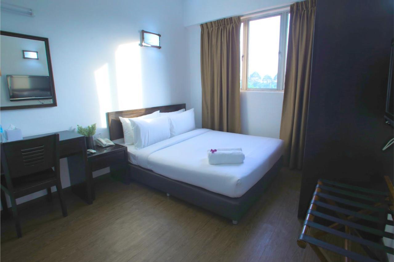 Hotel Pandan Джохор Бахру Екстериор снимка